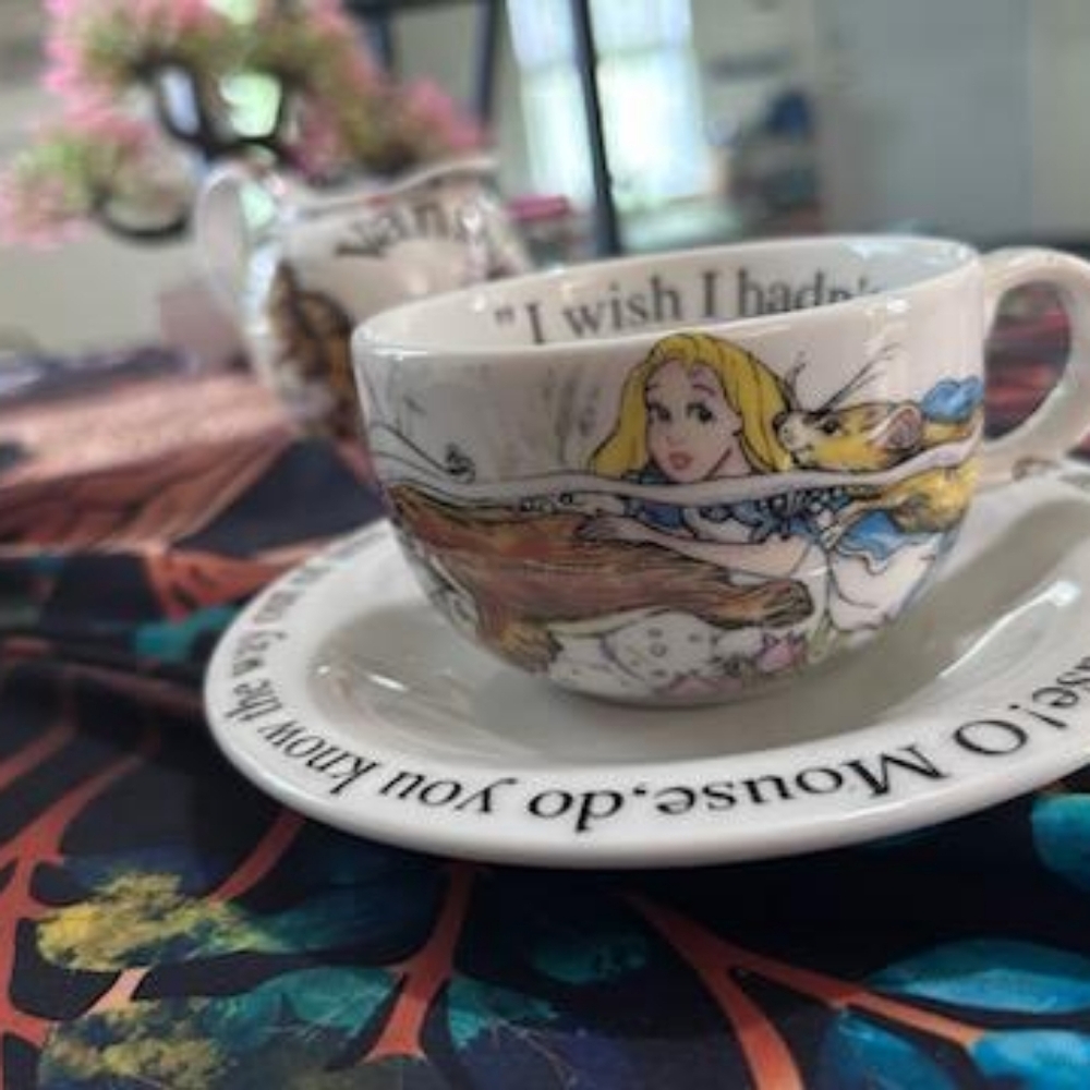 Alice in Wonderland Themed Tea Set Limited Edition - Picture 9 of 9
